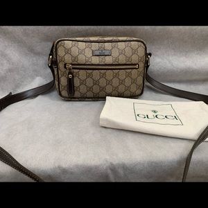 ❤️SOLD❤️   Gucci GG plus camera bag